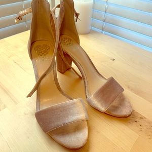 Like new Vince Camuto blush heels!